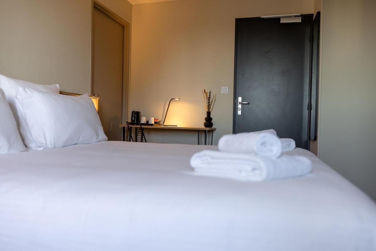 Logis Hotel & Restaurant Le Vert Bocage Franqueville-Saint-Pierre ภายนอก รูปภาพ