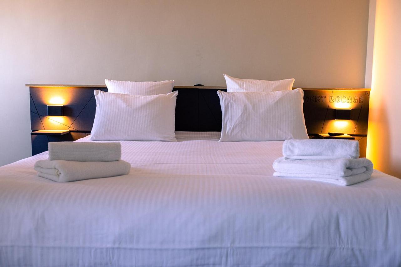 Logis Hotel & Restaurant Le Vert Bocage Franqueville-Saint-Pierre ภายนอก รูปภาพ