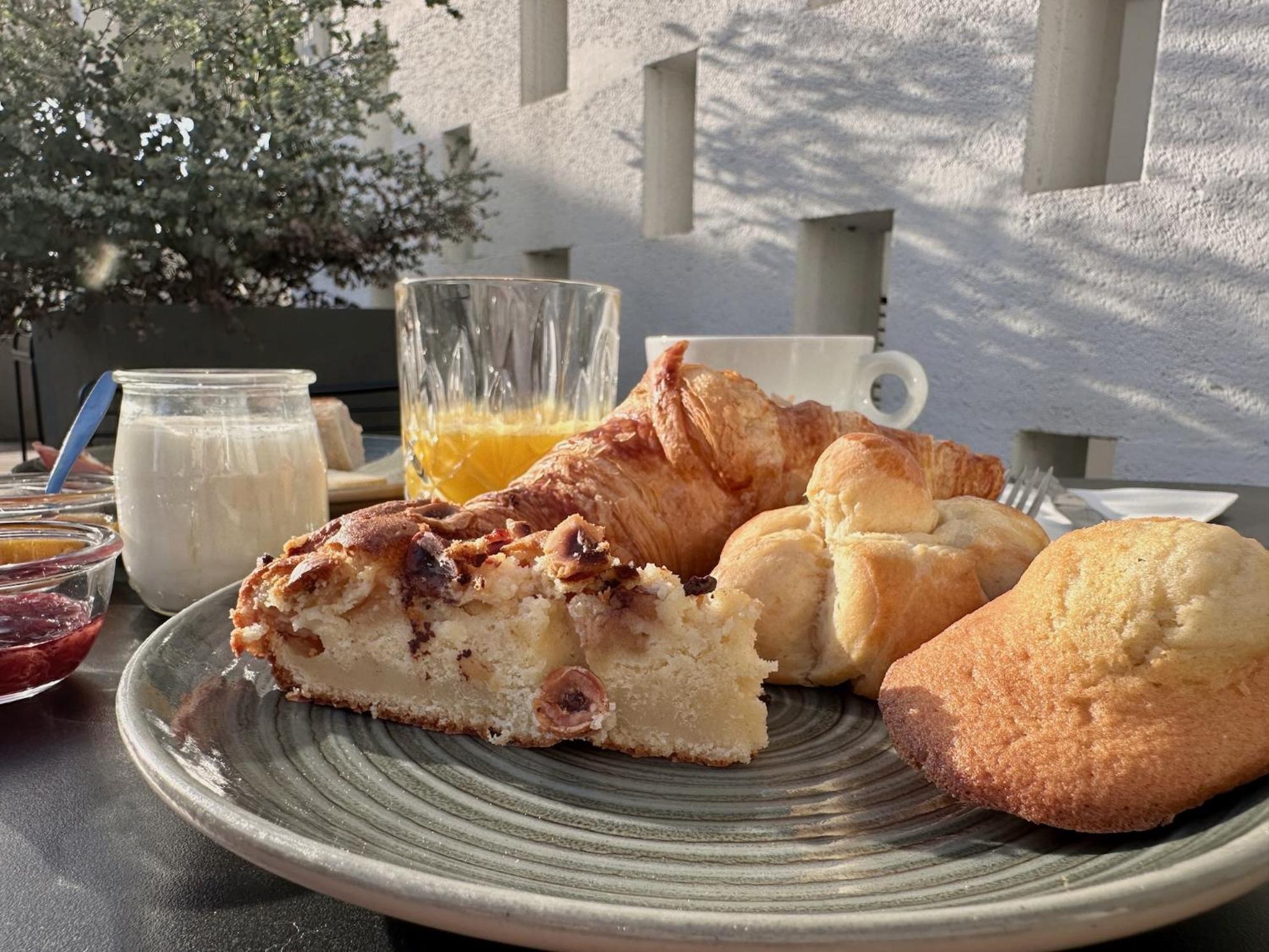 Logis Hotel & Restaurant Le Vert Bocage Franqueville-Saint-Pierre ภายนอก รูปภาพ